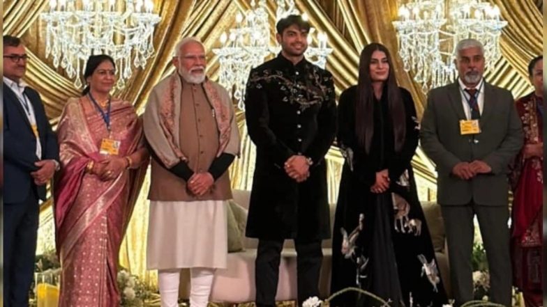 Neeraj Chopra-Himani Mor Wedding Reception: ओलंपिक चैंपियन नीरज चोपड़ा और पत्नी हिमानी मोर की ग्रैंड रिसेप्शन पार्टी में दिखी शाही रौनक, पीएम नरेंद्र मोदी भी हुए शामिल