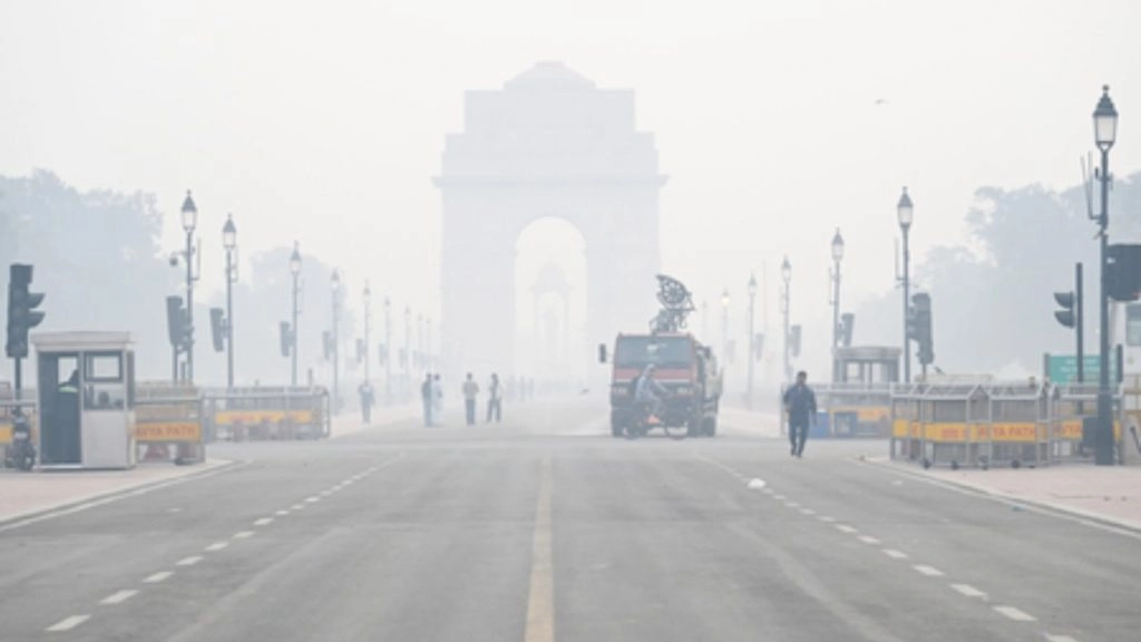 Delhi Pollution: दिल्ली में प्रदूषण और घने कोहरे की मार से जनता बेहाल, AQI 'गंभीर' श्रेणी में दर्ज