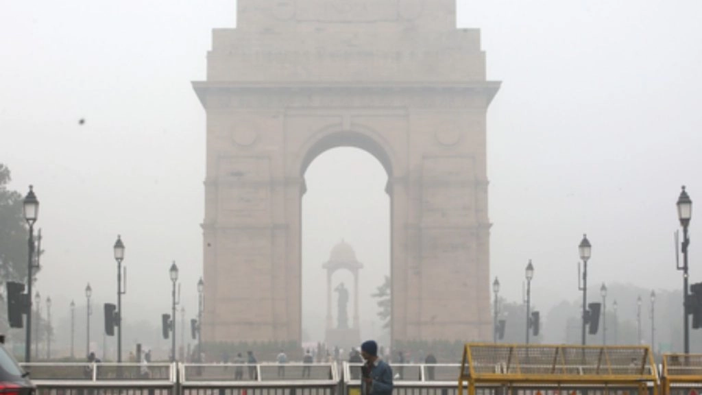 दिल्ली वालों की बढ़ी चिंत! राजधानी में हवा फिर हुई जहरीली, AQI 'बहुत खराब' श्रेणी में पहुंचा