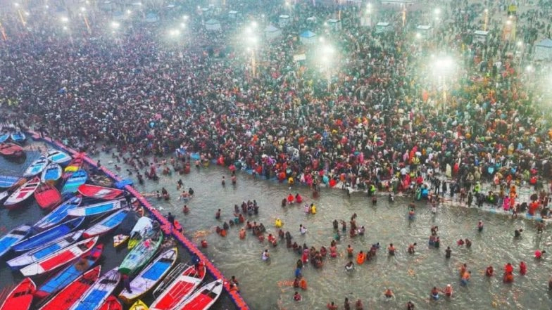 Spiritual Tourism in India: ना पहाड़, ना समुद्र... घूमने के लिए 2025 में गूगल पर सबसे ज्यादा खोजी गई ये जगह, देखें VIDEO