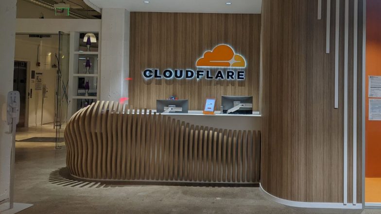 Cloudflare Server Issue: क्लाउडफ्लेयर के सर्वर में आई तकनीकी गड़बड़ी, दुनिया भर की वेबसाइटें ठप; शेड्यूल मेंटेनेंस की वजह से आई थी समस्या