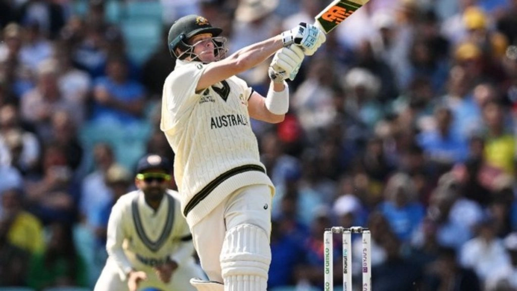 ऑस्ट्रेलिया के पूर्व कप्तान स्टीव स्मिथ ने इंग्लैंड के खिलाफ अब तक 39 टेस्ट की 70 पारियों में 55.87 की औसत से 3,520 रन बनाए हैं