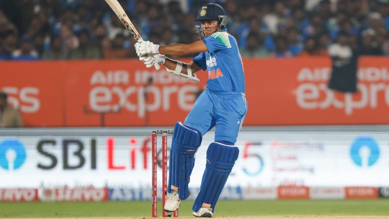 Yashasvi Jaiswal Half Century: दक्षिण अफ्रीका के खिलाफ तीसरे वनडे में यशस्वी जायसवाल ने जड़ा अपना&nbsp;पहला अर्धशतक,&nbsp;रोहित शर्मा का निभा रहे&nbsp;भरपूर साथ