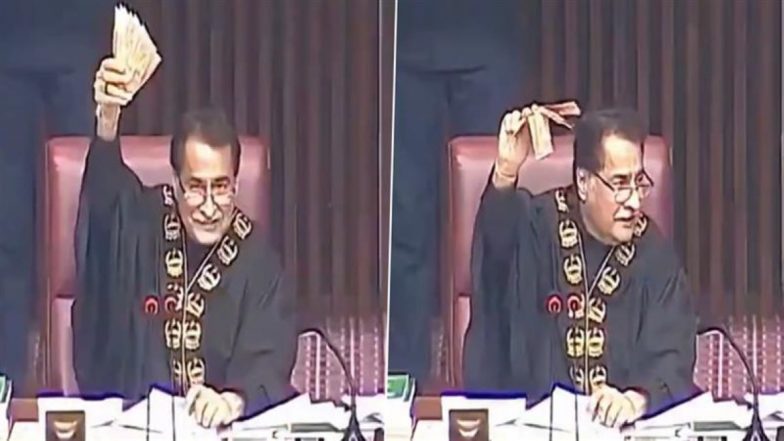 ‘ये पैसे किसके हैं?’ पाक संसद में गिरे नोट, स्पीकर के पूछने पर 12 सांसदों ने तुरंत किए हाथ खड़े, सोशल मीडिया पर उड़ रही खिल्ली; Video