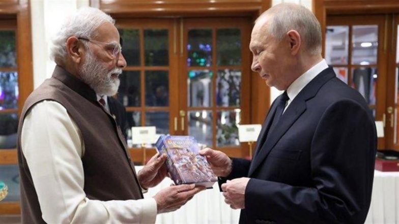 रूसी भाषा में गीता और असम की चाय से लेकर कश्मीर का केसर, PM मोदी ने पुतिन को दिए ये खास तोहफे