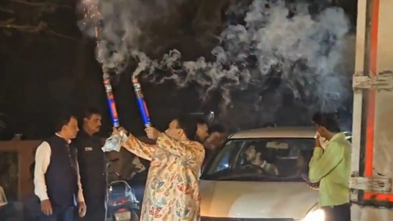 Surat Viral Video: सूरत में उद्योगपति ने बेटे के जन्मदिन पर ट्रैफिक रोककर फोड़े पटाखे, खुद को बताया 'सेलिब्रिटी'