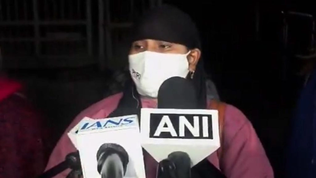 पीएम मोदी, अमित शाह मुझ से नहीं मिले.... उन्नाव रेप पीड़िता ने राहुल गांधी से की मुलाकात