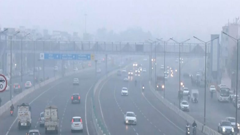 Delhi Air Pollution: दिल्ली की हवा फिर हुई जहरीली, AQI 341 तक पहुंचा, लोगों की चिंता बढ़ी