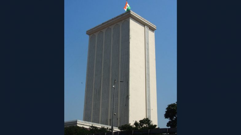 Maharashtra Haj Committee: महाराष्ट्र हज कमेटी में पहली बार गैर-मुस्लिम CEO की नियुक्ति, फैसले पर मुस्लिम समुदाय के संगठनों ने जताई आपत्ति