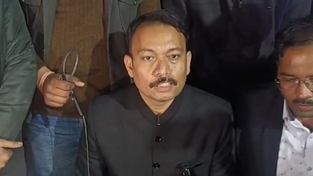 इस्तीफे के बाद पीसीएस अधिकारी Alankar Agnihotri का बड़ा आरोप, ‘यूपी सरकार में चल रहा ब्राह्मण विरोधी अभियान