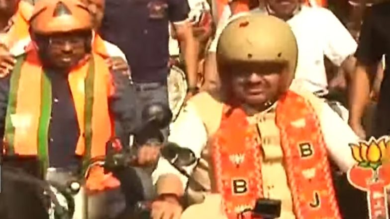 महाराष्ट्र में महानगरपालिका चुनाव प्रचार का आज आखिरी दिन, नागपुर की सड़कों पर उतरे CM फडणवीस, खुद बाइक चलाकर दिखाया दम; देखें VIDEO