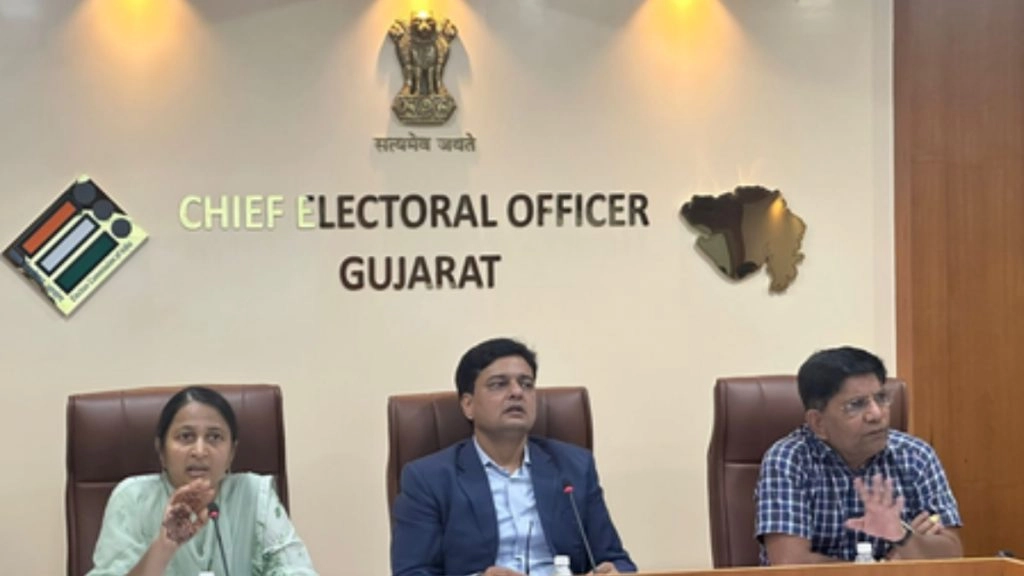 Gujarat: अंतिम वोटर लिस्ट से पहले, गुजरात SIR में लगभग 17 लाख आवेदन दाखिल किए गए