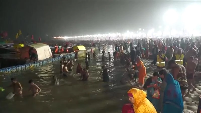 Magh Mela 2026: प्रयागराज में माघ मेले का शुभारंभ, संगम तट पर आस्था की डुबकी लगाने के लिए उमड़ा श्रद्धालुओं का सैलाब