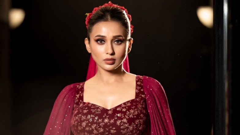 Mimi Chakraborty: बंगाल की फेमस एक्ट्रेस मिमी चक्रवर्ती हुईं उत्पीड़न का शिकार, कार्यक्रम आयोजक के खिलाफ दर्ज कराई शिकायत