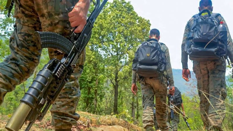 Chhattisgarh: बीजापुर में सुरक्षा बलों ने चलाया सर्च ऑपरेशन, 16 प्रेशर आईईडी समेत भारी मात्रा में विस्फोटक बरामद