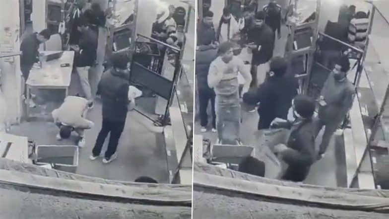 VIDEO: दिल्ली के Zepto स्टोर में डिलीवरी बॉय की बर्बर पिटाई; परफ्यूम लगाने पर दी 'मुर्गा' बनने की सजा, मालिक पर FIR