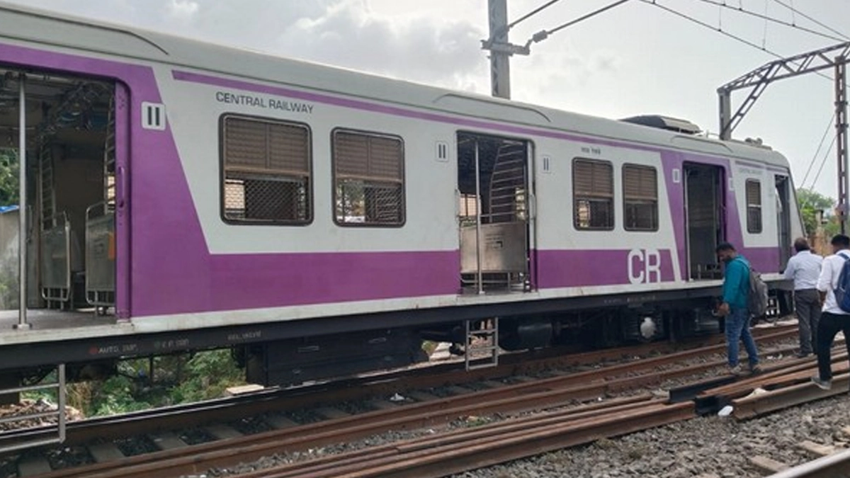 Mumbai Local Train Update: मुंबई को मिली पहली स्वचालित दरवाजों वाली नॉन-एसी लोकल ट्रेन, नेरुल-उरण कॉरिडोर पर जल्द शुरू होंगे ट्रायल