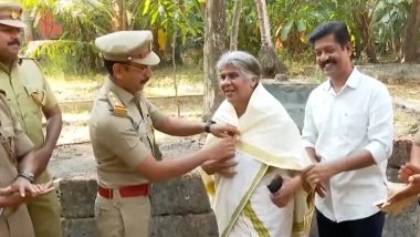 Kerala News: केरल की 73 वर्षीय प्रभावती अम्मा ने फुटपाथ पर नियम तोड़ने वाले को सिखाया सबक, साहस के लिए हुईं सम्मानित; देखें VIDEO