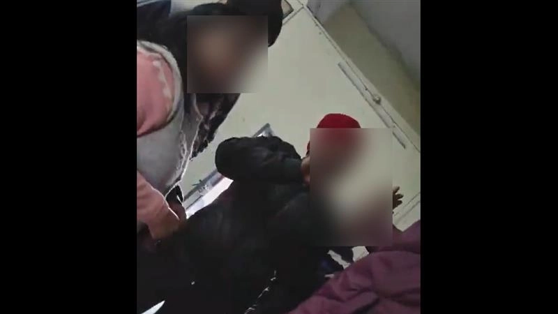 Uttar Pradesh Shocker: मरूधर एक्सप्रेस में महिला से छेड़छाड़ और भाई की पिटाई, पुलिस हिरासत से फरार हुआ आरोपी (Watch Video