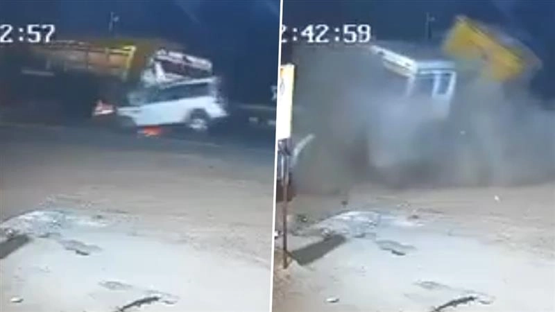 Bilaspur Accident Caught on Camera: छत्तीसगढ़ के बिलासपुर हाईवे पर भीषण हादसा, रॉन्ग साइड से आए ट्रेलर ने स्कॉर्पियो को रौंदा, 4 की मौत; VIDEO Bilaspur Accident Caught on Camera: छत्तीसगढ़ के बिलासपुर हाईवे पर भीषण हादसा, रॉन्ग साइड से आए ट्रेलर ने स्कॉर्पियो को रौंदा, 4 की मौत; VIDEO