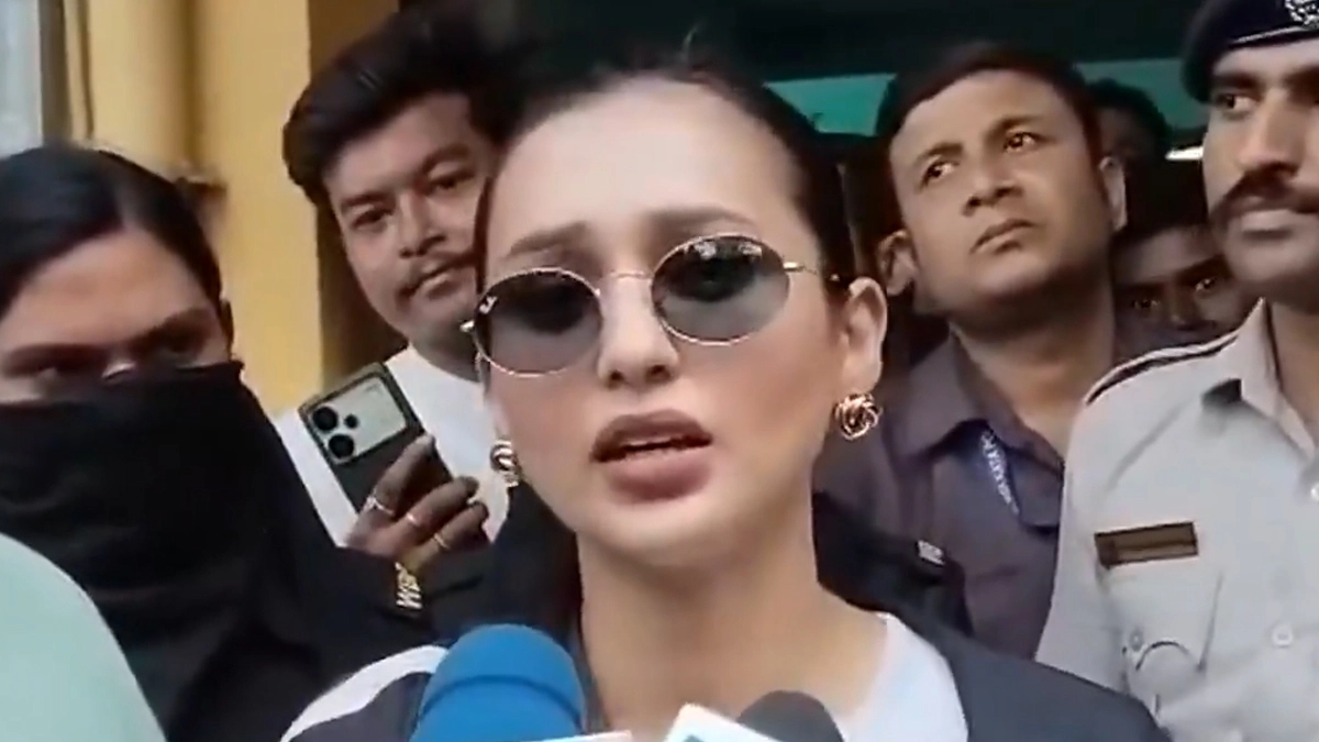 Mimi Chakraborty Harassment Case: अभिनेत्री और पूर्व टीएमसी सांसद मिमी चक्रवर्ती ने कोर्ट में मजिस्ट्रेट के सामने दर्ज कराया बयान (Watch Video) Mimi Chakraborty Harassment Case: अभिनेत्री और पूर्व टीएमसी सांसद मिमी चक्रवर्ती ने कोर्ट में मजिस्ट्रेट के सामने दर्ज कराया बयान (Watch Video)