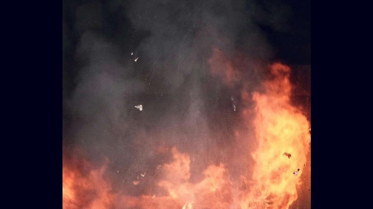 Khyber Pakhtunkhwa: पाकिस्तान के खैबर पख्तूनख्वा में बड़ा आतंकी हमला, कोहाट में DSP और इंस्पेक्टर समेत 7 की मौत; पुलिस वाहन को फूंका Khyber Pakhtunkhwa: पाकिस्तान के खैबर पख्तूनख्वा में बड़ा आतंकी हमला, कोहाट में DSP और इंस्पेक्टर समेत 7 की मौत; पुलिस वाहन को फूंका