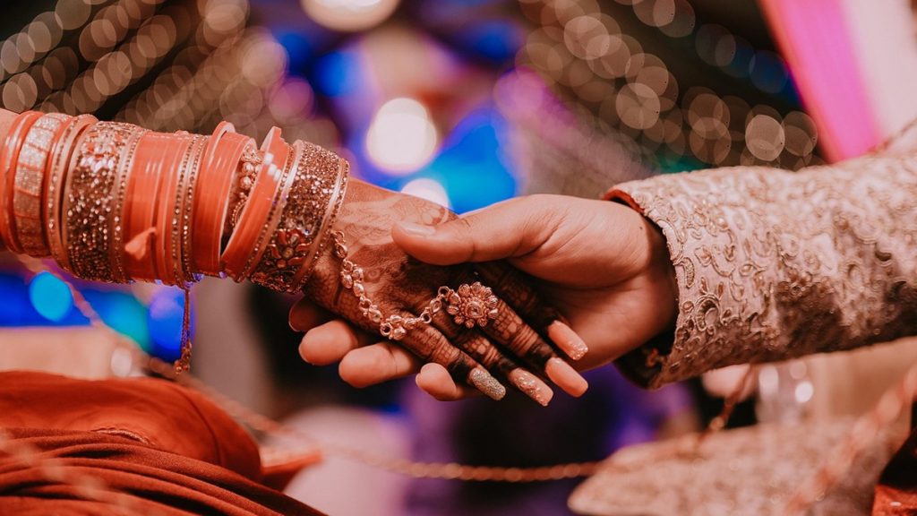गोरखपुर में 35 वर्षीय चाची ने नाबालिग भतीजे को दे बैठी दिल, घर से भागने के बाद थी शादी की तैयारी, पकड़े गए