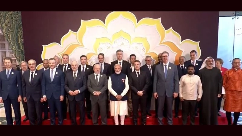 India AI Impact Summit 2026: पीएम मोदी के साथ नजर आए सुंदर पिचाई और सैम ऑल्टमैन, दिल्ली में जुटे दुनिया के दिग्गज टेक लीडर्स (Watch Videos)