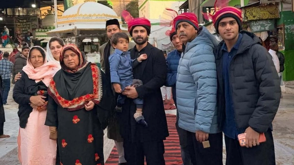 दीपिका कक्कड़ पति शोएब इब्राहिम के साथ अजमेर शरीफ दरगाह पहुंचीं, परिवार संग जियारत कर मांगी दुआं; देखें VIDEO