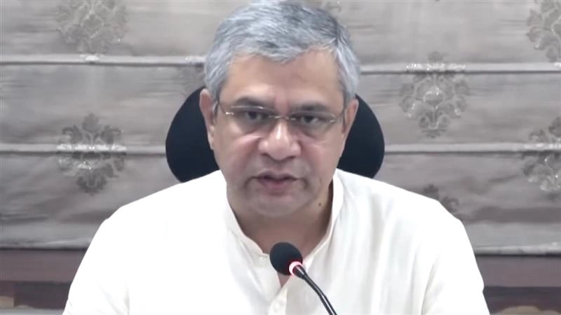 India AI Investment: भारत को वैश्विक AI हब बनाने के लिए 200 अरब डॉलर के निवेश का रोडमैप, आईटी मंत्री अश्विनी वैष्णव ने किया बड़े सुधारों का ऐलान