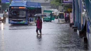 गड्ढों में गिर कर हर दिन छह लोगों की मौत