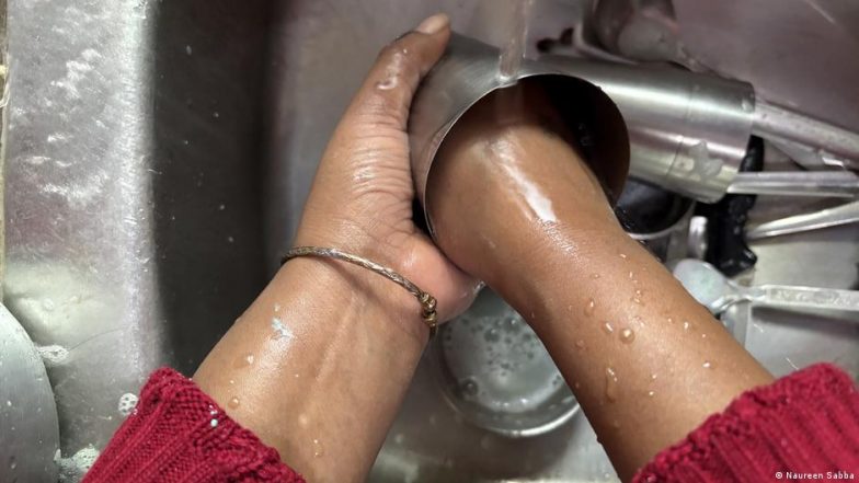 भारत में घरेलू कामगारों के लिए अलग कानून पर हिचक क्यों?