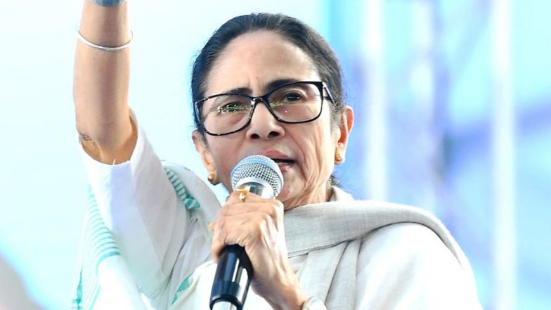 West Bengal Election Result 2026 Live Update: कोलकाता में ममता बनर्जी के घर के बाहर बीजेपी कार्यकर्ताओं आए नजर, लगाए 'जय श्रीराम' के नारे; देखें वीडियो