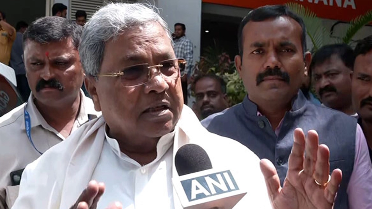 Karnataka Temple New Rules: कर्नाटक के मंदिरों में 'रील' बनाने पर लगाम, सरकार ने लागू किए सख्त नियम; अब वीडियोग्राफी के लिए देनी होगी भारी फीस Karnataka Temple New Rules: कर्नाटक के मंदिरों में 'रील' बनाने पर लगाम, सरकार ने लागू किए सख्त नियम; अब वीडियोग्राफी के लिए देनी होगी भारी फीस