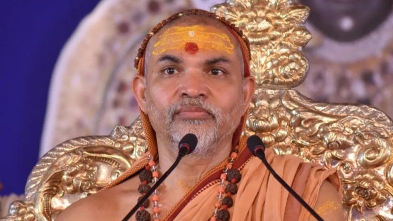 Swami Avimukteshwaranand की बढ़ीं मुश्किलें, नाबालिगों के यौन शोषण मामले में कोर्ट ने दिया मुकदमा दर्ज करने का आदेश; सफाई में कहा- आरोप झूठे हैं; VIDEO