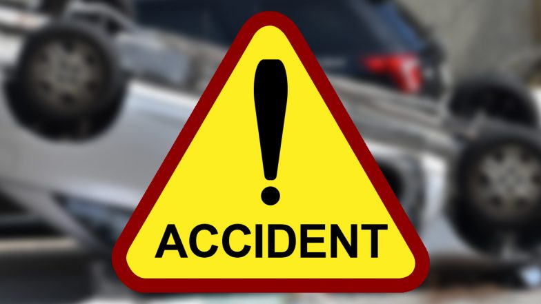 Yamuna Expressway Accident: यूपी के यमुना एक्सप्रेसवे पर भीषण सड़क हादसा, डबल डेकर बस ने ईको वैन को मारी टक्कर, 6 लोगों की मौत (Watch Video)