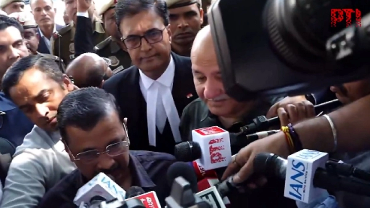 Delhi Liquor Policy Case: शराब घोटाले मामले में अरविंद केजरीवाल और मनीष सिसोदिया समेत सभी 23 आरोपी बरी (Watch Video) Delhi Liquor Policy Case: शराब घोटाले मामले में अरविंद केजरीवाल और मनीष सिसोदिया समेत सभी 23 आरोपी बरी (Watch Video)