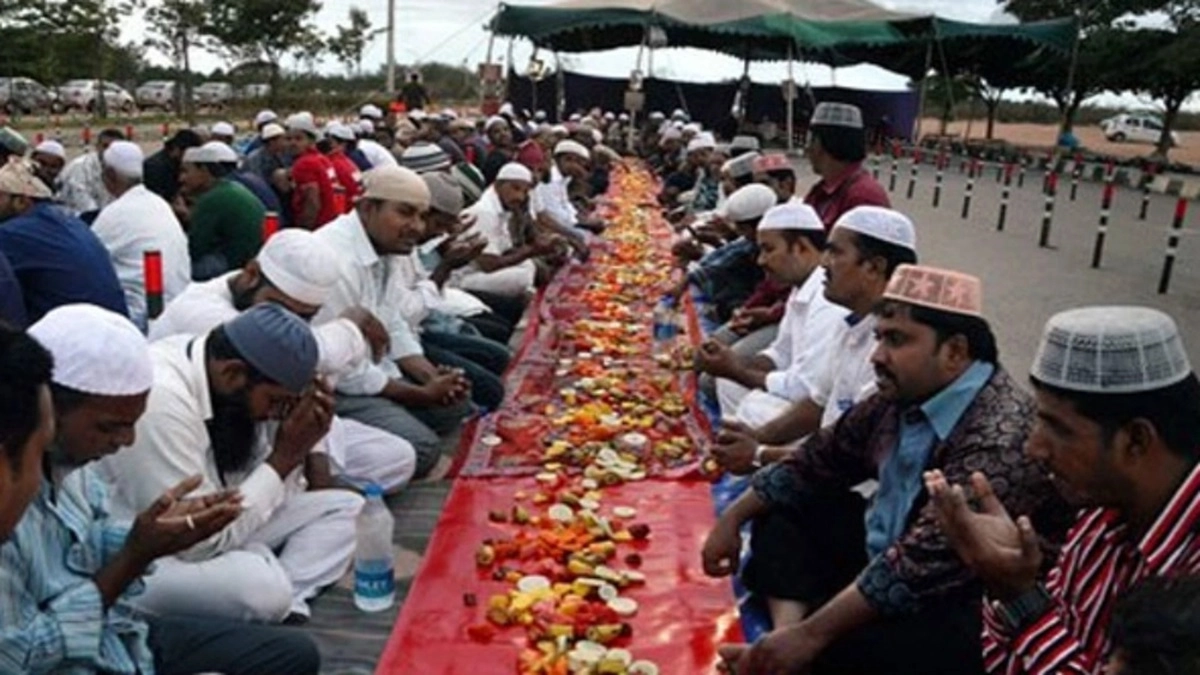 Ramadan 2026: तेलंगाना और आंध्र प्रदेश में मुस्लिम कर्मचारियों को बड़ी राहत, ऑफिस से एक घंटा पहले जाने की अनुमति; स्कूलों का समय भी बदला Ramadan 2026: तेलंगाना और आंध्र प्रदेश में मुस्लिम कर्मचारियों को बड़ी राहत, ऑफिस से एक घंटा पहले जाने की अनुमति; स्कूलों का समय भी बदला