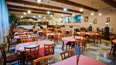 India Gas Crisis: गैस संकट के बीच AHAR की चेतावनी, दो दिनों में आपूर्ति सामान्य नहीं तो मुंबई में 50% से ज्यादा होटलों पर लग सकता है ताला