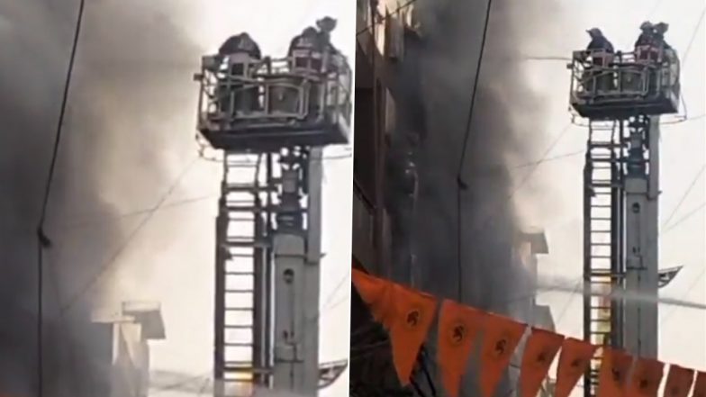 Delhi Malviya Nagar Fire Update: दिल्ली के मालवीय नगर में अग्निकांड में झुलसने से 21 लोगों की मौत, सरकार ने किया मुआवजे का ऐलान