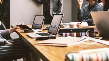 Sri Lanka 4-Day Work Week: जंग के बीच ईंधन संकट से निपटने के लिए श्रीलंका का बड़ा फैसला, सरकारी दफ्तरों में अब हफ्ते में सिर्फ 4 दिन काम