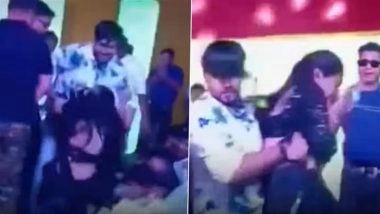 भोजपुरी गायक धनंजय शर्मा का विवादित वीडियो वायरल; स्टेज शो के दौरान डांसर को भीड़ में फेंका, हो रही आलोचना