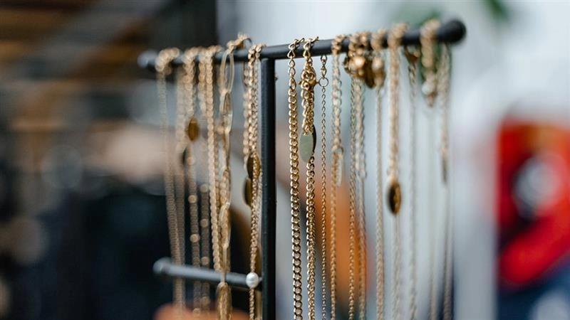 Dubai Gold Rate Today: महीने के अंत में दुबई में भी बढ़ा सोने का भाव, जानें आज के 18K, 22K और 24K के ताजा रेट