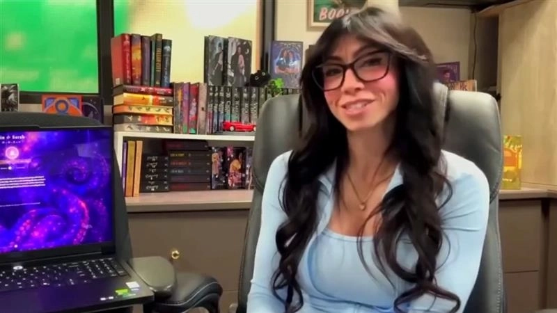 कनाडाई महिला को AI से हुआ प्यार, साल भर से रिलेशनशिप में होने का दावा; बताया कैसा है उसका 'वर्चुअल पार्टनर' (Watch Video)