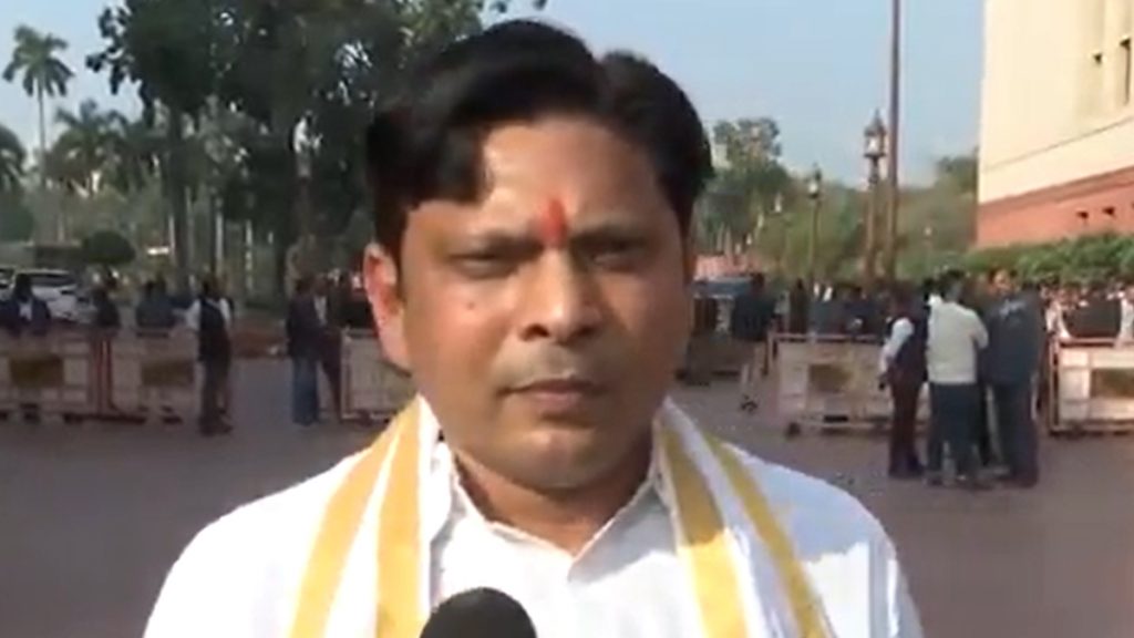 कांग्रेस सांसद प्रशांत पडोले सड़क हादसे में जख्मी, नागपुर एयरपोर्ट जाते समय कार का हुआ एक्सीडेंट; VIDEO