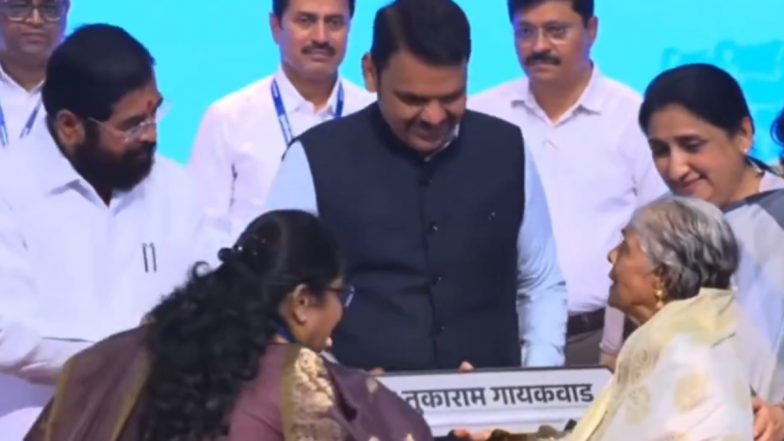 BDD Chawl Redevelopment Project: महाराष्ट्र सरकार का तोहफा, सीएम फडणवीस के हाथों  बीडीडी चॉल के 864 परिवारों को सौंपीं गई घरों की चाबियां; VIDEO