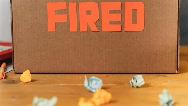 टेक जगत में छाई मायूसी: &lsquo;Forever Layoffs&rsquo; और AI के बढ़ते चलन से कर्मचारियों का मनोबल न्यूनतम स्तर पर