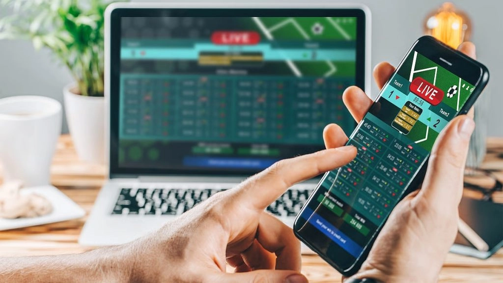 सरकार ने ऑनलाइन सट्टेबाजी और जुए के खिलाफ सख्त कदम उठाते हुए 300 से ज्यादा अवैध वेबसाइट्स और मोबाइल ऐप्स को ब्लॉक कर दिया है