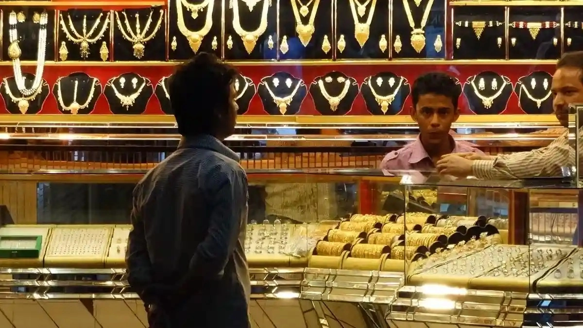 Gold Rate Today, March 01, 2026: उतार-चढ़ाव के बीच सोने की कीमत में स्थिरता, जानें दिल्ली, मुंबई और चेन्नई समेत प्रमुख शहरों में 22K और 24K के आज के ताज़ा भाव Gold Rate Today, March 01, 2026: उतार-चढ़ाव के बीच सोने की कीमत में स्थिरता, जानें दिल्ली, मुंबई और चेन्नई समेत प्रमुख शहरों में 22K और 24K के आज के ताज़ा भाव