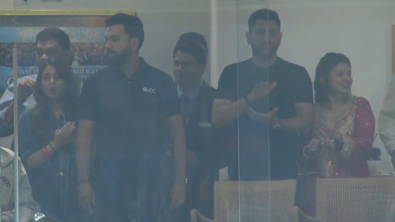 Sanju Samson की शानदार पारी पर MS Dhoni और Sakshi Singh ने स्टैंड्स में खड़े होकर बजाई तालियां, वीडियो हुआ वायरल